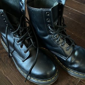 1460 WOMEN'S SMOOTH LEATHER LACE UP BOOTS